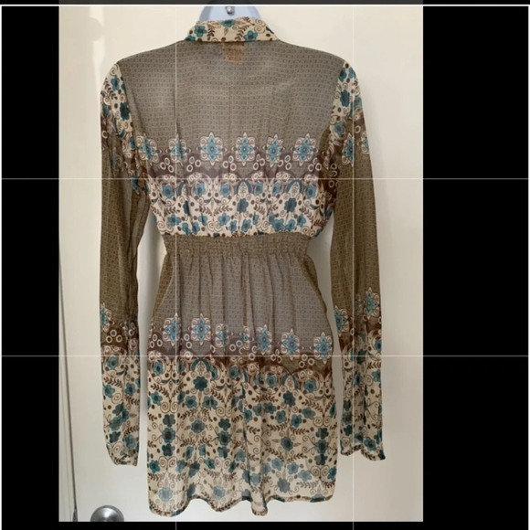 Definitely boho vibes.  Sheer long-sleeved top w/ elastic waist and tie at neck. - Picture 2 of 6